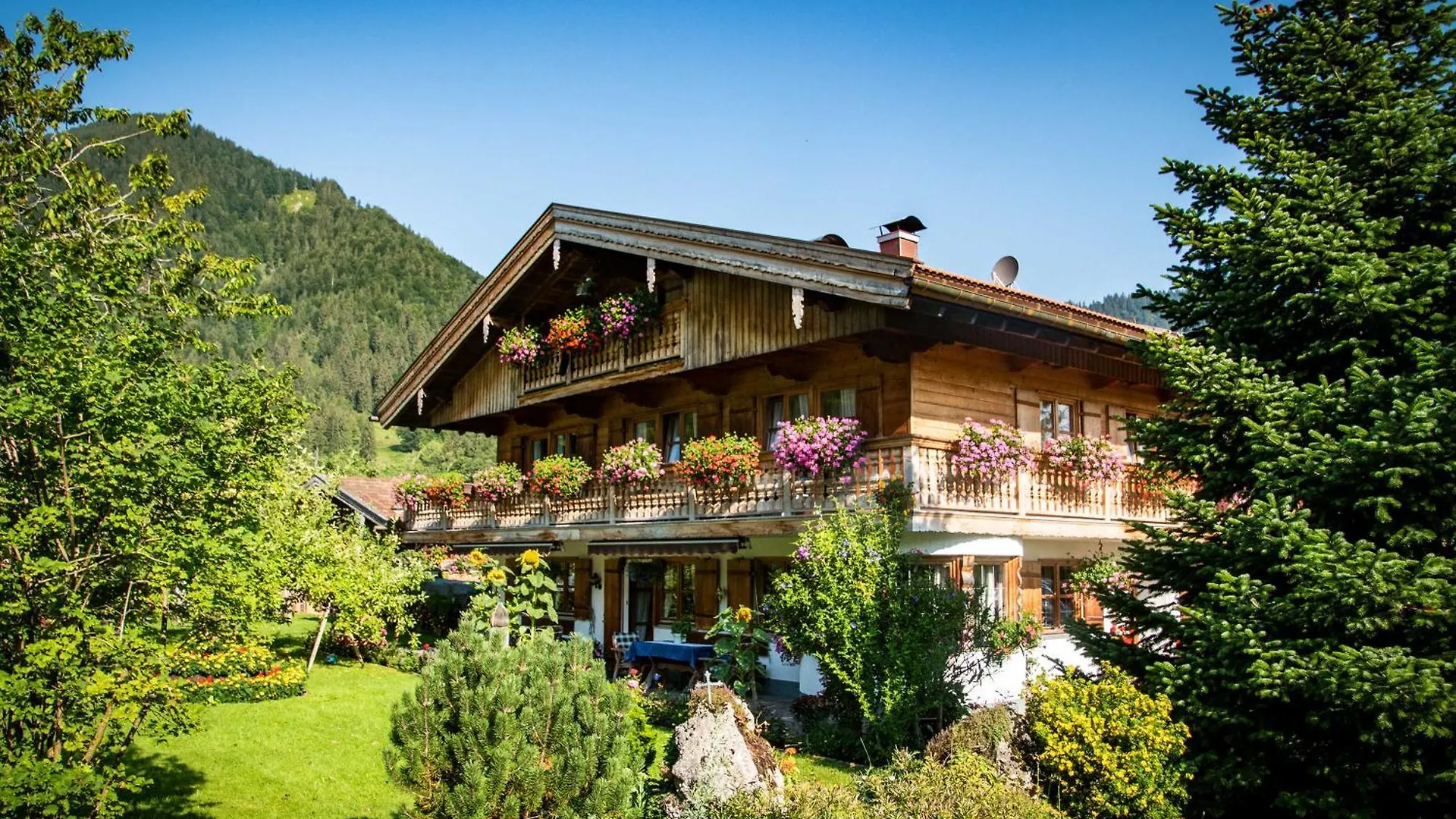 Gaestehaus Becher, Kreuth-Point Apartment