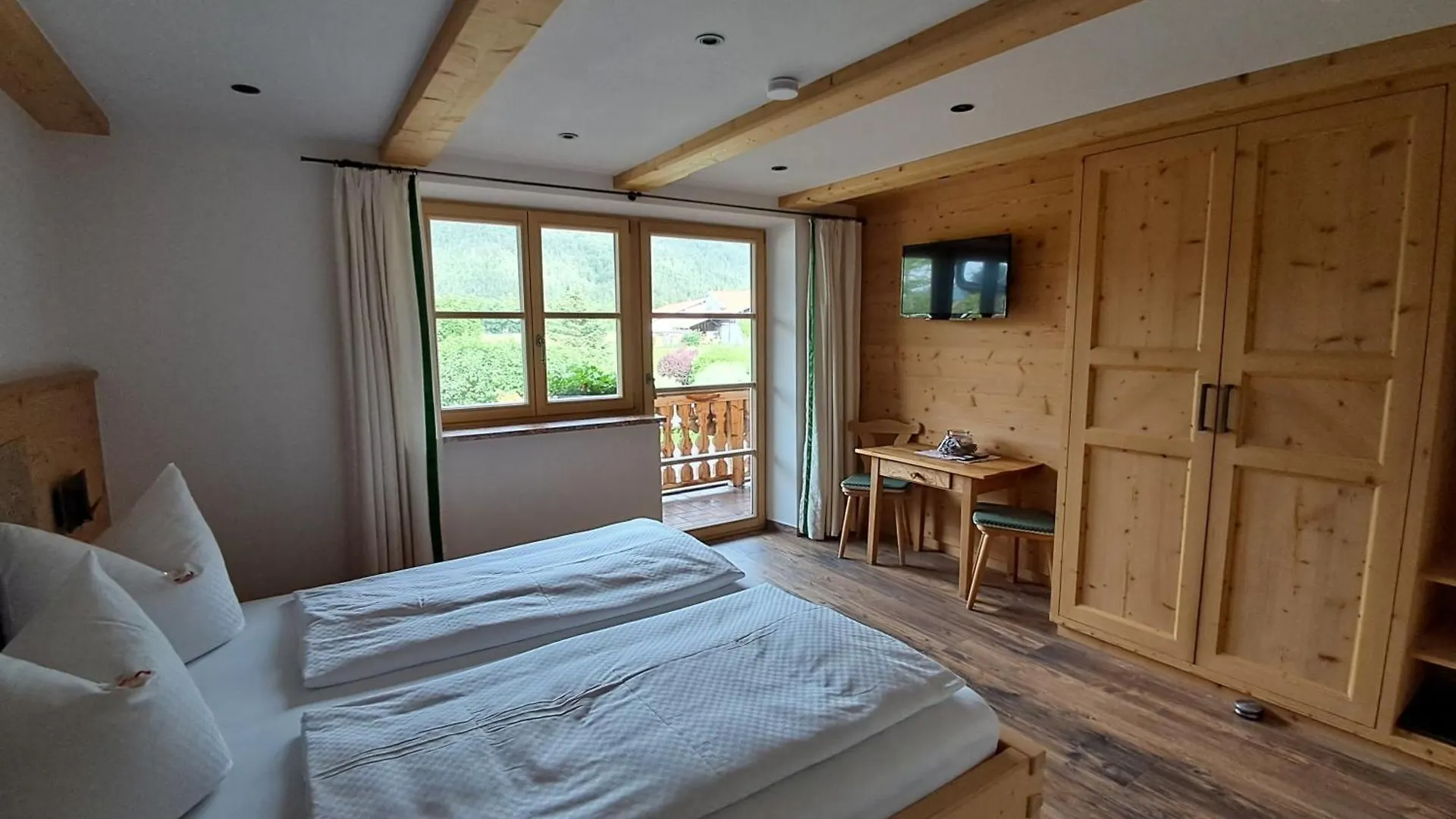 Gaestehaus Becher, Kreuth-Point Germany